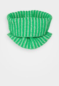 Grünes, gestricktes Haarband mit abwechselnden hellgrünen Streifen. Weiche Textur, breiter Rand und ein gefaltetes Design an der Vorderseite.