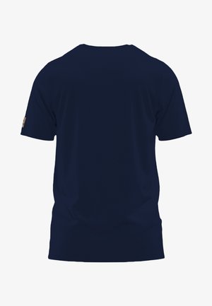 Marineblaue T-Shirts mit kurzen Ärmeln aus Baumwolle, runder Ausschnitt und flachem Rücken, mit einem Logo-Patch auf dem linken Ärmel.