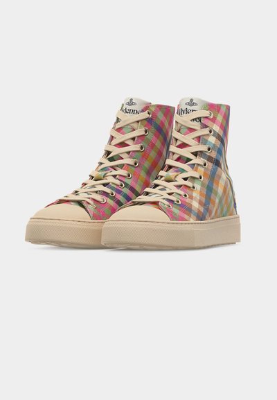 Υψηλά πάνινα παπούτσια με μπεζ σόλες και πολύχρωμο καρό μοτίβο σε αποχρώσεις ροζ, πράσινο, μπλε και πορτοκαλί.