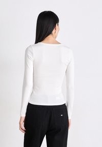 Tommy Jeans SLIM ESSENTIAL - Long sleeved top - ecru