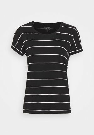 Schwarzes T-Shirt mit kurzen Ärmeln, Rundhalsausschnitt und dünnen weißen horizontalen Streifen, gleichmäßig über den Stoff verteilt.