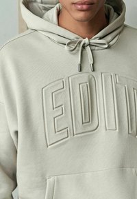 Next EDIT HEAVYWEIGHT - Felpa con cappuccio - stone neutral graphic