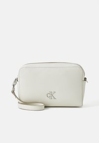 MINIMAL MONOGRAM CAMERA BAG - Sac bandoulière - silver birch