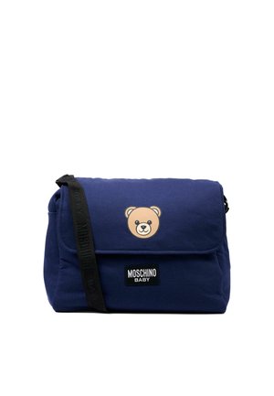 Granatowa torba na ramię Moschino Baby z twarzą misia na klapie i czarnym, regulowanym paskiem z logo.
