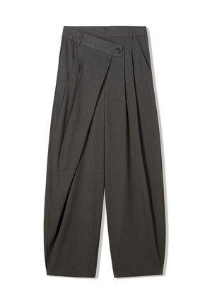 Pantalons plissés gris avec taille haute, dotés d'une fermeture boutonnée et d'une coupe ample. Confectionnés dans un tissu tissé lisse.