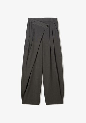Gray pleated trousers with a high waist, featuring a button closure and wide-leg design. Made from a smooth, woven fabric.
