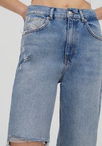 PULL&BEAR Vaqueros a campana - blue