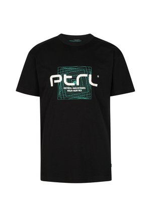 T-shirt noir à manches courtes avec un design géométrique blanc et bleu sarcelle et texte "Petrol Industries Baja Sur MX" au centre devant.