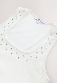 Non selezionato, ecru