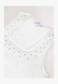 Non selezionato, ecru