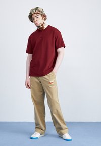 Nike Sportswear Tricou basic - dark team red
