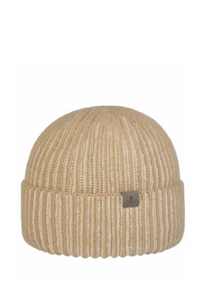 Beige geripptes Strickmütze mit umgeschlagenem Bündchen und kleinem rechteckigem Markenlabel auf der Vorderseite.
