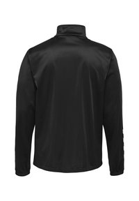 Czarna kurtka z długim rękawem, wysokim kołnierzem, elastycznymi mankietami i wzorem w jodełkę na lewym rękawie, widziana od tyłu.