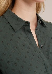 WE Fashion Užsagstoma palaidinė - green