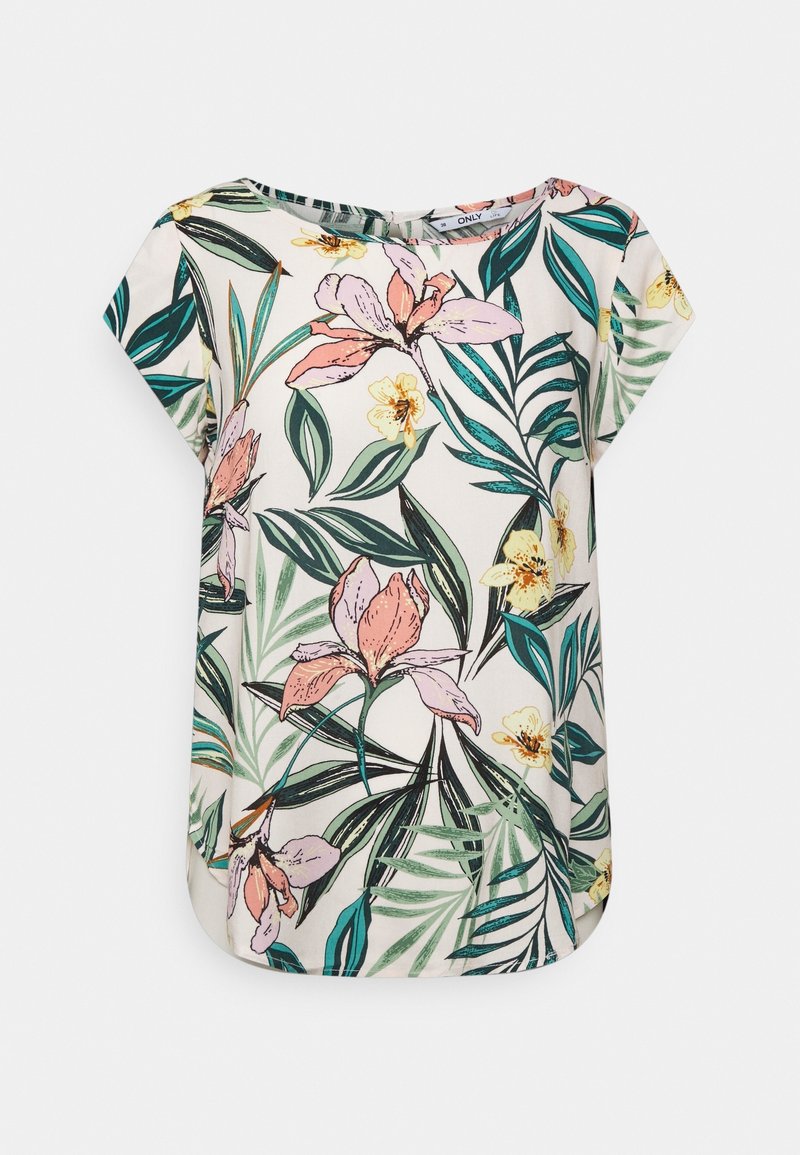 Blusa de manga corta en tejido ligero con un patrón floral, que presenta flores rosas y amarillas, hojas verdes y un escote redondeado.