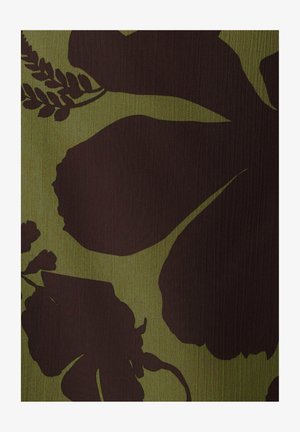 Tumedates pruunides ja roheliste toonides lilleline kangas, millel on suured lillede ja lehtede siluetid, näitab orgaanilisi mustreid ja tekstuurilist pinda.