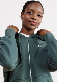 Nike Sportswear HOODIE - Jaka ar rāvējslēdzēju - vintage green/sail