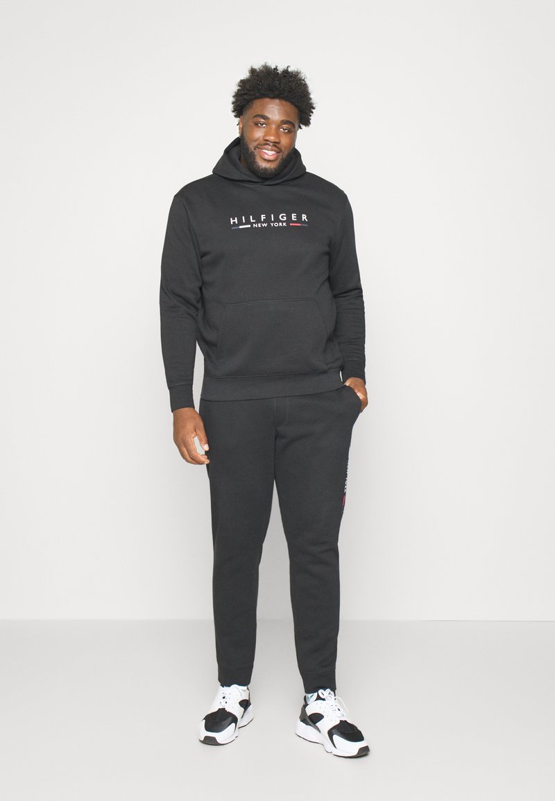 Tommy Hilfiger NEW YORK TRACKSUIT SET Tracksuit black Zalando
