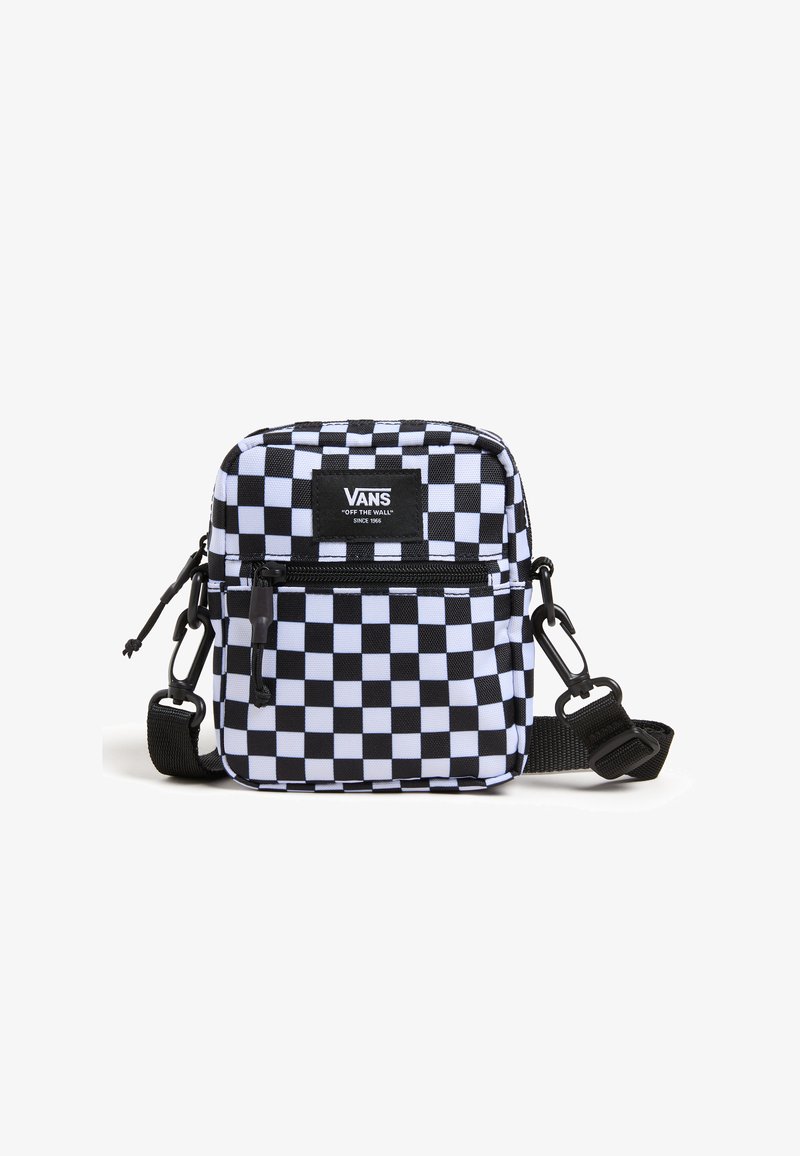 Borsa a tracolla a scacchi in bianco e nero, realizzata in tessuto resistente, presenta un compartimento con zip e una tracolla regolabile.