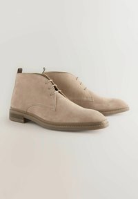 REGULAR FIT CHUKKA  - Gležnjarji z vezalkami - stone