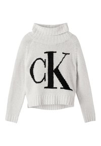 Jasnoszary sweter dziany z wysokim kołnierzem i prążkowanym wykończeniem, z dużym czarnym logo "CK" z przodu.