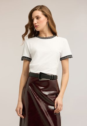 CON BORDI - T-shirt basic - bianco