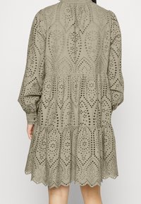 YAS Vestido informal - grey