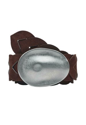 Ceinture en cuir marron avec une grande boucle ovale en métal argenté texturé, présentant des boucles de cuir superposées sur un fond blanc.