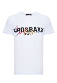 Weißes Baumwoll-T-Shirt mit mehrfarbigem Aufdruck "CIPO & BAXX Exclusive Jeans." Kurze Ärmel und Rundhalsausschnitt. Glatte Textur.