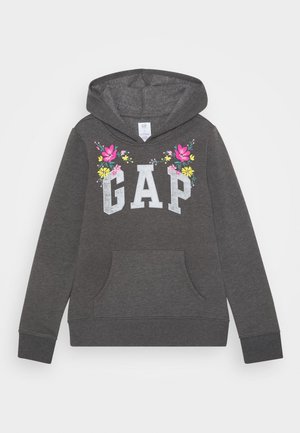Ciemnoszara bluza z kapturem z przednią kieszenią, białym napisem "GAP" oraz różowymi, żółtymi i zielonymi kwiatowymi wzorami nad logo.
