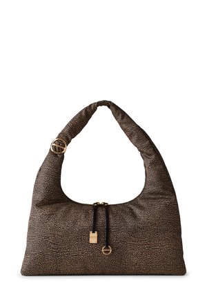 Borsa hobo in tessuto marrone con texture, dotata di tracolla curva, chiusura con zip e dettagli in hardware dorato. Presenta una superficie decorata con dettagli a motivo.
