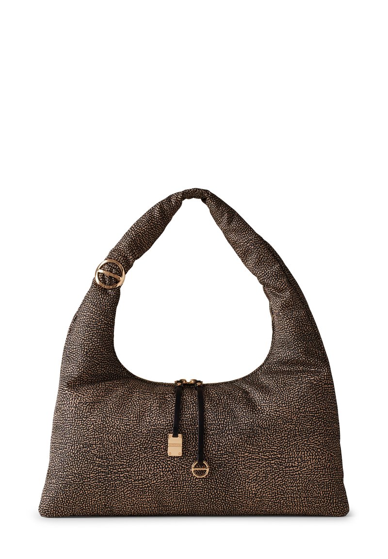 Bolso hobo de tela texturizada marrón con una correa de hombro curva, cierre de cremallera y acentos de hardware en tono dorado. Presenta un detalle de superficie estampada.