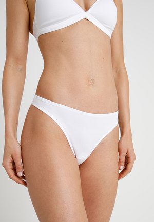 Witte bikini onderkant gemaakt van soepele stof, met een minimalistisch design, lage taille en naadloze randen voor comfort.