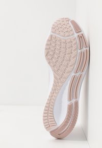 Nike Performance Katujuoksukengät - beige