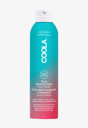 Blau-rosafarbene COOLA SPF 50 klare Sonnenschutzsprühflasche mit Guave-Mango-Duft und weißer Sprühverschlusskappe.