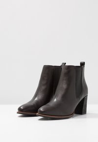 Pier One Botines bajos - black
