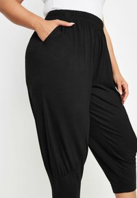 Yours Clothing Trainingsbroek - black