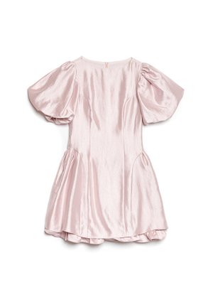 Lühike roosa satiinist kleit puffy varrukatega, istuva lõikega ülakehaosa, lehviva seelikuga ja tõmblukuga taga. Sile tekstuur, minimaalsed kaunistused.