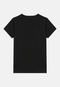 Μαύρο κοντομάνικο μπλουζάκι με στρογγυλή λαιμόκοψη, με ομοιόμορφη, λεία υφή και χωρίς ορατά σχέδια ή μοτίβα στην πλάτη.