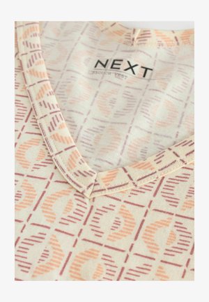 Leichter, lässiger Weste in Creme mit einem geometrischen Muster in sanften Pfirsich- und Burgundertönen. Verfügt über einen runden Halsausschnitt und genähten Besatz.