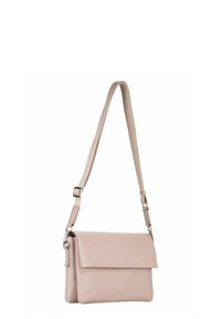 Sac à main en cuir rose clair avec un rabat à pli, une bandoulière ajustable et une surface texturée. Équipé de ferrures argentées et d'un marquage minimaliste.