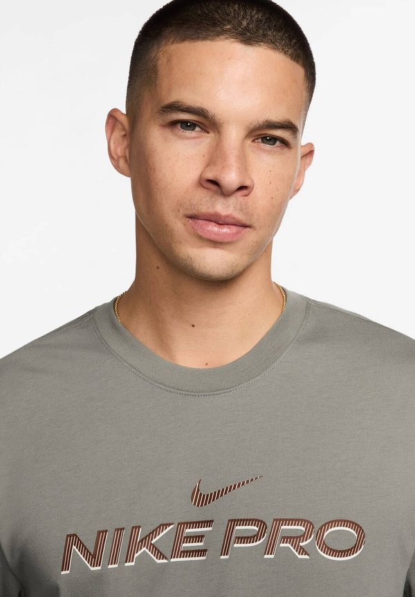 PRO - Sports T-shirt - light army2