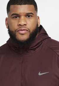 Nike Performance SPHERE MILER - Running jacket - burgundy crush burgundy crush