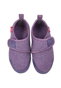Paarse vilten slippers met een gestructureerde afwerking, verstelbare klittenbandsluiting en versterkte neus. Voorzien van een zachte binnenvoering voor comfort.
