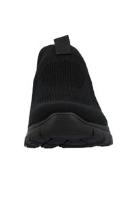 Chaussures de sport noires avec une tige en maille, un design tricoté texturé, un col rembourré et une semelle en caoutchouc équipée de rainures de traction.