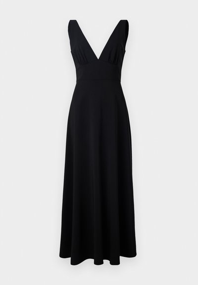 Črna obleka iz gladkega materiala, z globokim V-izrezom, širokimi naramnicami in lahkotno krilo, ki sega do tal. Preprost in eleganten dizajn.