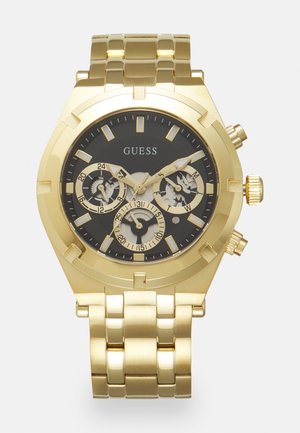 Orologio da polso in metallo color oro con quadrante nero, tre sub-quadranti che mostrano 24 ore, data e giorno della settimana, e indici e lancette color oro.