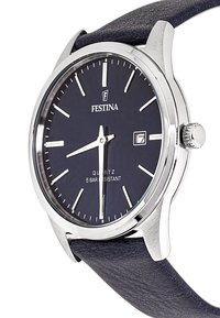 Montre quartz Festina avec un cadran bleu foncé, des index argentés, un boîtier en acier inoxydable et un bracelet en cuir bleu foncé. Fonction d'affichage de la date incluse.