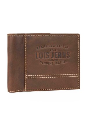 Billetera de cuero marrón con logo en relieve, costuras en contraste y un diseño rectangular y elegante. La superficie tiene una textura suave con veta visible.
