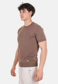 Gianni Lupo T-shirt basic - marrone